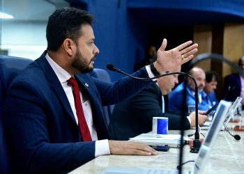 Anderson de Tuca pede celeridade na reforma da praça Dom José Thomaz