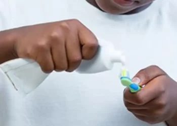 Anvisa suspende interdição de venda de creme dental da Colgate