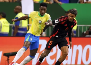 Brasil vence Colômbia nos acréscimos e assume vice-liderança das Eliminatórias