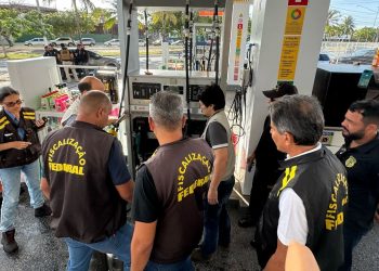 Fiscais inspecionam postos de combustíveis em Aracaju