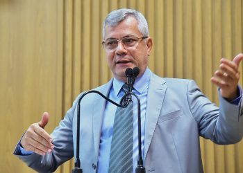 Iran Barbosa apela pela atualização do valor do piso salarial do magistério