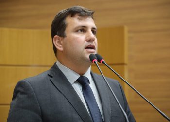 Marcos Oliveira denuncia descaso com educação e infraestrutura em Sergipe