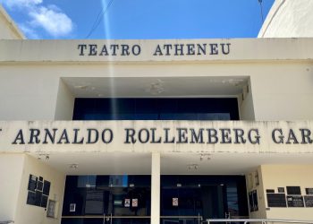Teatro Atheneu celebra 71 anos com homenagens a artistas e grupos cênicos