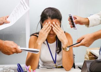 Abril Verde: SES alerta para cuidados com saúde mental no ambiente de trabalho