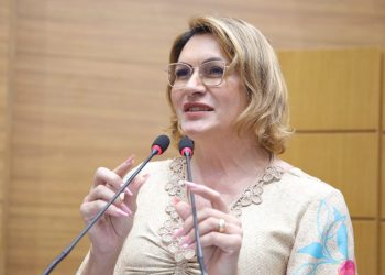 Linda Brasil denuncia gastos excessivos do TJSE para pagamento de juízes