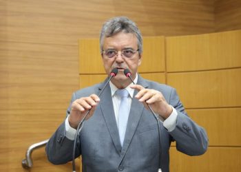 Luciano Pimentel critica encargos cobrados pela Prefeitura de Aracaju