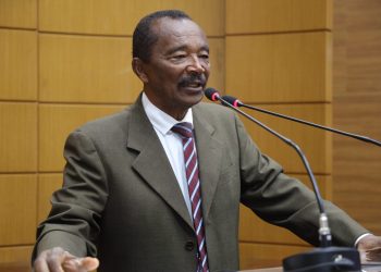 Manuel Marcos celebra decisão suspendendo resolução do Conselho de Farmácia