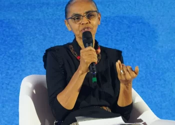 Marina Silva recebe alta após atendimento médico em Brasília
