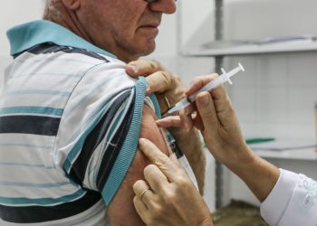 Vacinação contra influenza é essencial para proteção de idosos, alerta SES
