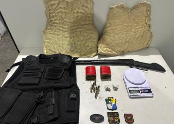 Polícia apreende drogas, armas e munições durante abordagem no Conjunto Tramandaí