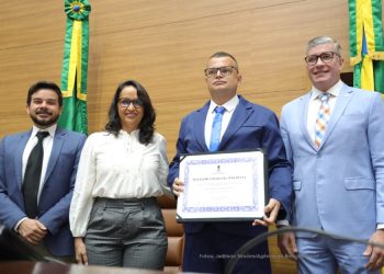 ALESE concede título de cidadão sergipano ao Jornalista e ator Peedro Carregosa