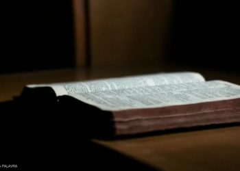 Ninguém te poderá resistir, todos os dias da tua vida; como fui com Moisés, assim serei contigo; não te deixarei nem te desampararei.