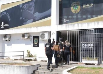 Mulher é presa suspeita por matar o próprio filho após discussão por cerveja em Aracaju