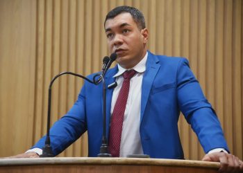 Levi Oliveira denuncia alagamento no bairro Olaria e cobra andamento de obras públicas em Aracaju
