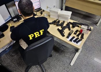 PRF apreende 10 kg de cocaína, armas e munições em Malhada dos Bois