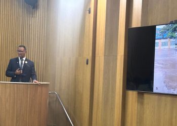 “Precisamos, com urgência, de um planejamento e de investimentos para que Aracaju saia desse sufoco”, ressalta Byron sobre os alagamentos