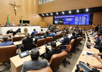 Segurança pública de Goiás é tema de debate na Alese com presença de Ronaldo Caiado