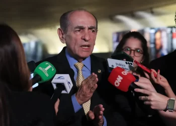 CCJ do Senado aprova fim da reeleição para cargos do Executivo