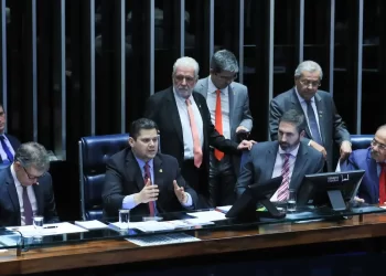 Senado aprova PEC que inclui guarda municipal na segurança pública