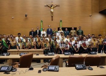 Alese presta homenagem ao Clube de Desbravadores Raios do Sol pelos 50 anos de existência