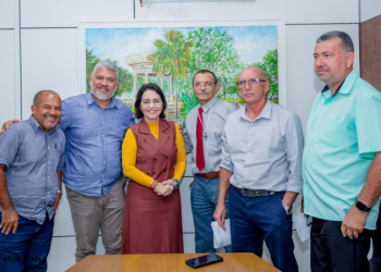 Prefeita Emília Corrêa atende pleito dos taxistas e estende prazo para regularização de alvarás