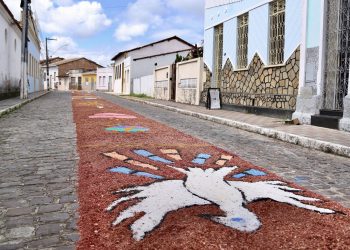 São Cristóvão realiza tradicional confecção de tapetes de Corpus Christi nesta quinta-feira, 19