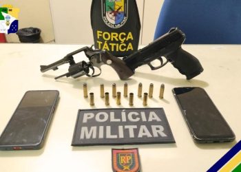 Suspeitos morrem em confronto com a PM em Pacatuba; armas e moto são apreendidas