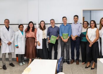 Alessandro Vieira visita HU-UFS e destaca apoio a projeto inovador no tratamento de diabetes tipo 1