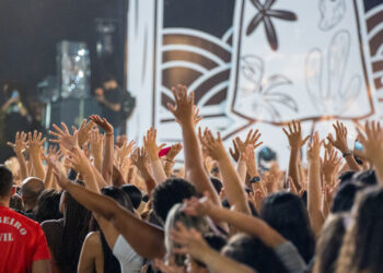 Arrasta Fé inicia programação religiosa com grande público na Orla da Atalaia