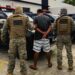 Bope prende foragido da Justiça no bairro Bugio, em Aracaju