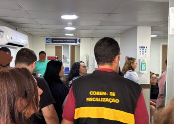 MP e órgãos de fiscalização inspecionam hospital que opera sem licença em Aracaju
