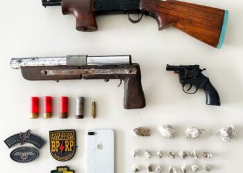 Polícia apreende armas, drogas e prende homem em flagrante em Nossa Senhora do Socorro