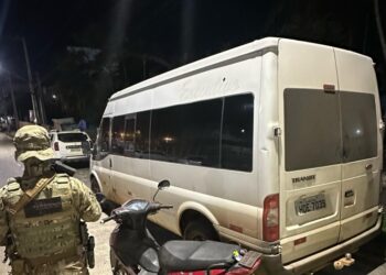 Polícia recupera Van roubada e prende quatro suspeitos em Nossa Senhora da Glória