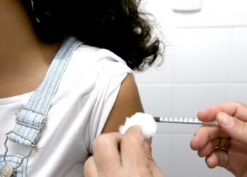 Saúde de Aracaju abre posto de vacinação no Shopping Jardins aos finais de semana