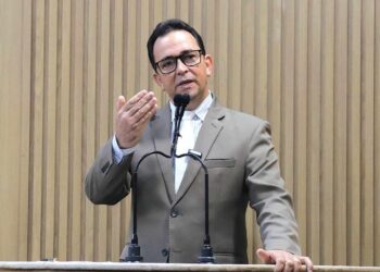 Fábio Meireles questiona contrato milionário da SMTT para novo estudo do transporte em Aracaju