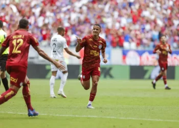 Bahia vence Santos e entra no G-4 do Brasileirão