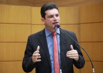 Paulo Júnior cobra reajuste salarial dos servidores do Executivo