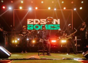 Projeto Pôr do Jau reúne multidão na Orla de Atalaia