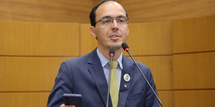 Georgeo Passos celebra sanção de lei que proíbe fogos com barulho