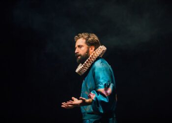 Gregório Duvivier lota “O Céu da Língua” e abre sessão extra no dia 6 de setembro, no Teatro Atheneu
