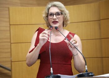 Linda Brasil critica reajuste de 8% na tarifa de água imposto pela Iguá