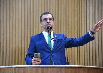 Lúcio Flávio é contra reajuste nas contas de água