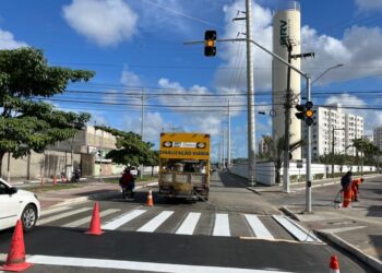 SMTT instala semáforos com botoeiras no bairro Inácio Barbosa