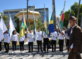 Sergipe abre Semana da Pátria 2025 com Corrida do Fogo Simbólico em Aracaju