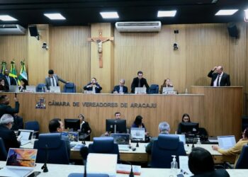 Vereadores debatem irregularidades na licitação do transporte público e compra de ônibus elétricos em Aracaju