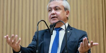 Elber Batalha cobra explicações do INSS sobre demora em perícias médicas