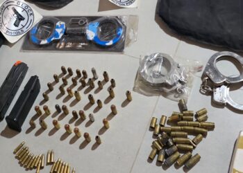 Polícia apreende armas e coletes em operação contra suspeito de violência doméstica em Penedo