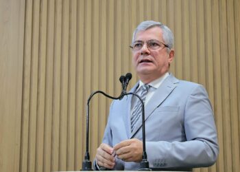 Iran cobra efetividade da lei que obriga o ensino da Libras nas escolas de Aracaju