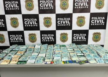 Polícia prende dupla com mais de 170 cartões e R$ 100 mil em Itabaianinha