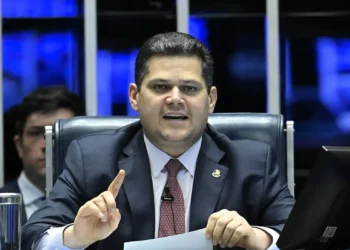 Senado adia votação de lei que tira resposta a tarifaço do teto fiscal